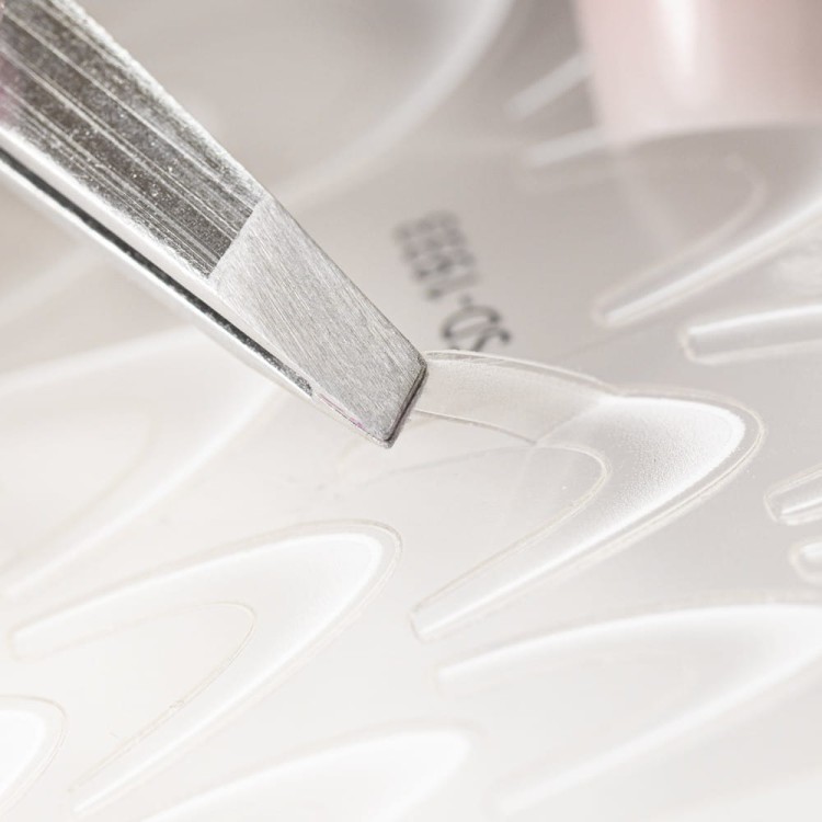 gradientowe-naklejki-samoprzylepne-na-paznokciefrenchombrefrancuska-linia-usmiechu-23szt-biale-sd-1933 (1).jpg