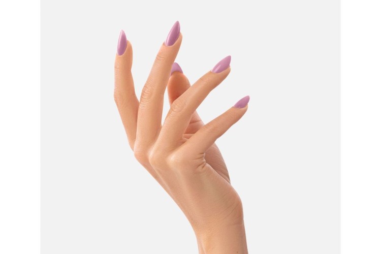 Stylizacja manicure wykonana z użyciem lakieru hybrydowego pure creamy hybrid "Summer in Mind 154" 8 ml Victoria Vynn. Odcień lakieru to róż wpadający w szarość. Doskonałe krycie przy 2 cienkich warstwach.