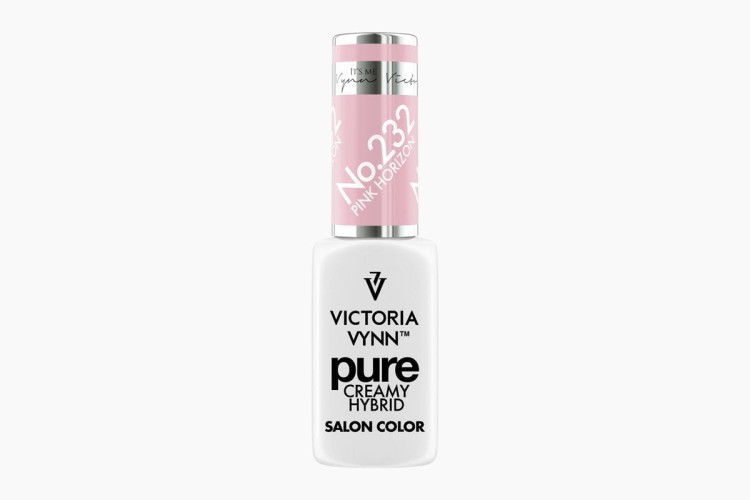 Victoria Vynn lakier hybrydowy pure creamy hybrid "Pink Horizon 232" 8 ml. Jasny, chłodny róż wieczornego horyzontu. Kremowy lakier hybrydowy o doskonałym kryciu i trwałości. Formuła o podwyższonym indeksie bezpieczeństwa. Utwardzany tylko w lampie LED.