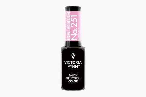 Victoria Vynn lakier hybrydowy gel polish "Dazzle pink 251" 8 ml.  Szklana czarna buteleczka lakieru hybrydowego z jasno fioletową etykietą na zakrętce. Białe tło.