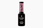 Victoria Vynn lakier hybrydowy gel polish "Stay calm 347" 8 ml. Szklana, czarna buteleczka lakieru hybrydowego z fioletową etykietą na zakrętce. Białe tło.