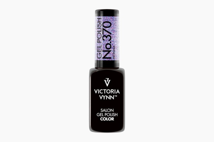 Victoria Vynn lakier hybrydowy gel polish "Donna 370" 8 ml. Czarna, szklana buteleczka z fioletowo, połyskującą etykietą na zakrętce. Białe tło.