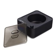 Podgrzewacz do wosku LoveWax-BWW1-czarny-500ml z czarną pokrywką. Białe tło.