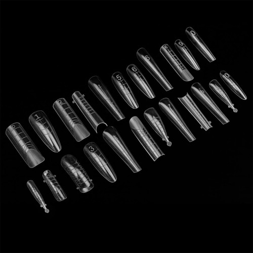 Clavier dual form tip mix. Formy do przedłużania paznokci. 288 sztuk. Różne kształty dual form poza opakowaniem na czarnym tle.