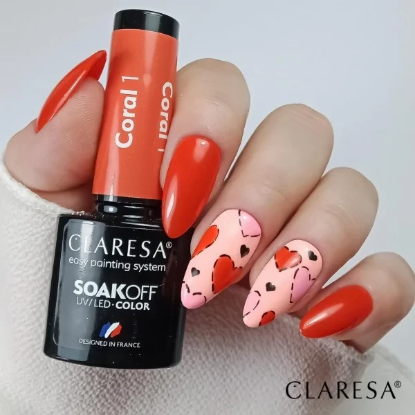 Claresa lakier hybrydowy Coral 1. Pomalowane paznokcie. Lakier w dłoni. Wzorki na paznokciach.