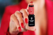 lakier_hybrydowy_gel_polish_444_LadiesLoveRed_stylizacja_1200x800_79a3.webp
